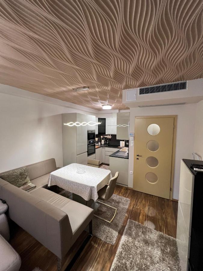 Апартаменты Parizsi Udvar Premium Apartman Дебрецен Экстерьер фото