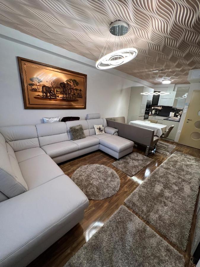 Апартаменты Parizsi Udvar Premium Apartman Дебрецен Экстерьер фото