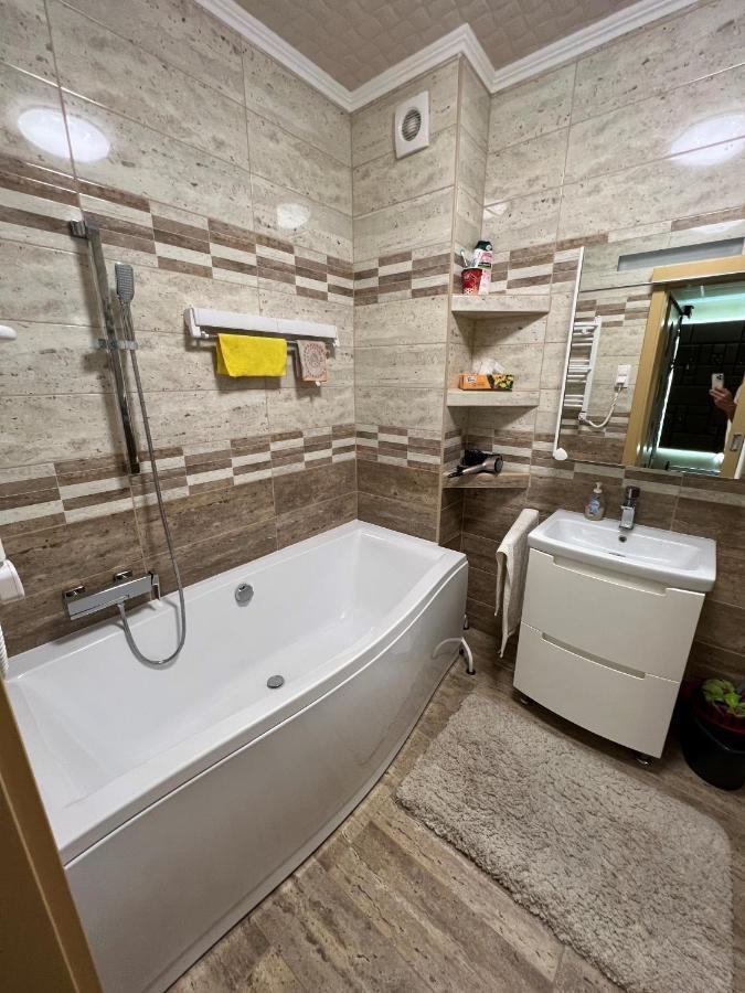 Апартаменты Parizsi Udvar Premium Apartman Дебрецен Экстерьер фото