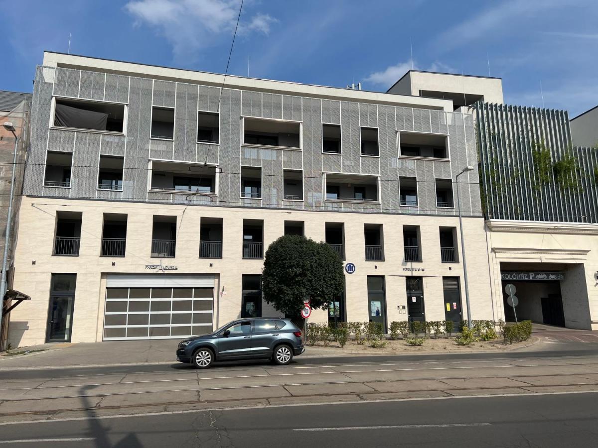 Апартаменты Parizsi Udvar Premium Apartman Дебрецен Экстерьер фото